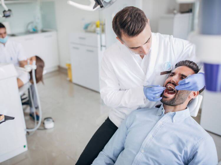 Chi phí điều trị viêm tủy răng phụ thuộc vào tình trạng răng của người bệnh