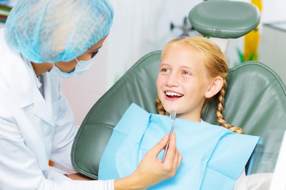 Cạo vôi răng nên được cân nhắc kỹ với từng đối tượng bệnh nhân, đặc biệt là trẻ em