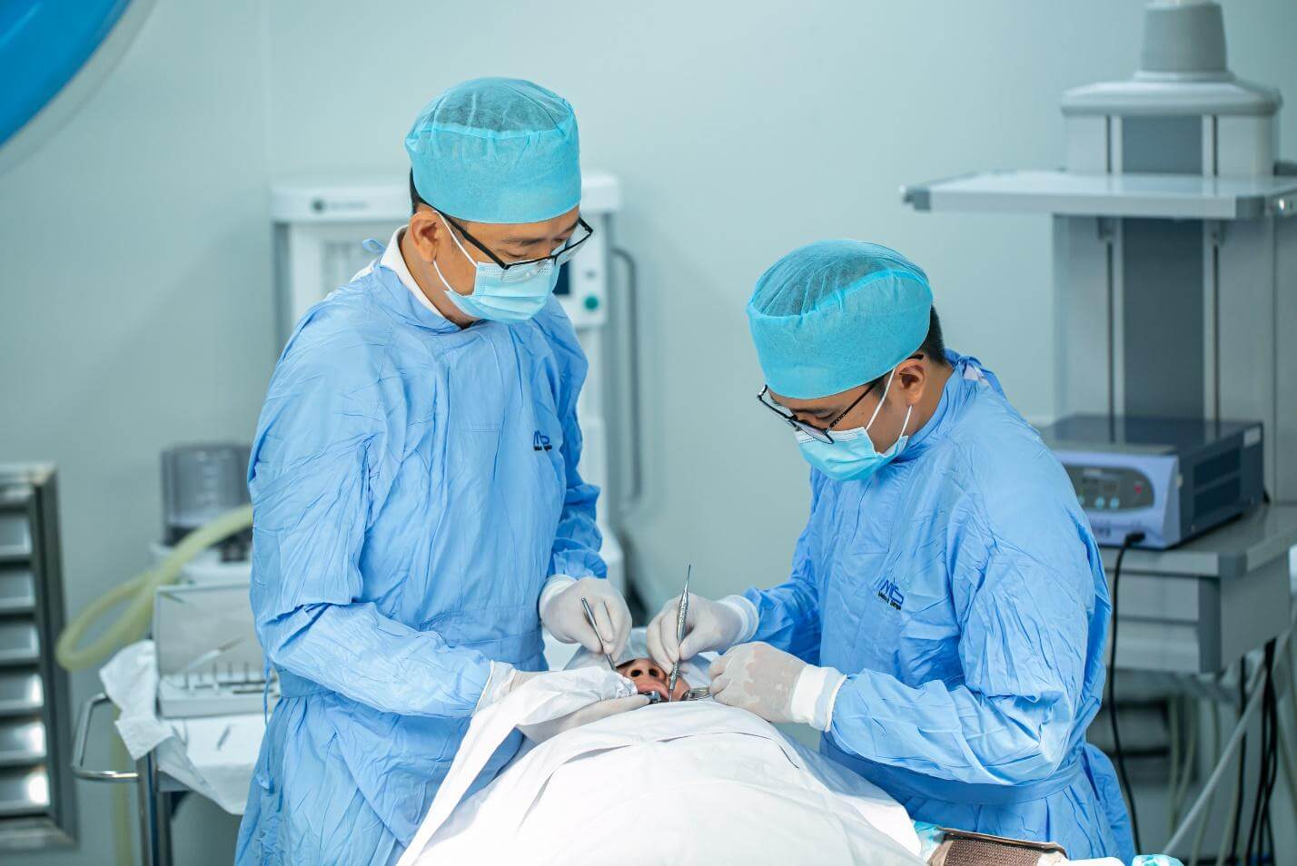 Nha khoa Gia Đình thăm khám và điều trị răng hàm mặt đáng tin cậy cho bệnh nhân