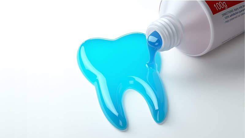 Các sản phẩm làm trắng bề mặt như kem đánh răng chuyên dụng hoặc miếng dán trắng răng hoạt động bằng cách mài mòn nhẹ hoặc hòa tan các mảng bám này