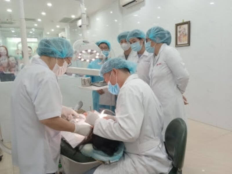 Hồng Tuyết gây ấn tượng với dịch vụ lấy cao răng có mức chi phí thấp 